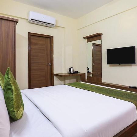 Treebo Trip Kapil Royalista Hotel Ludhiana Bagian luar foto