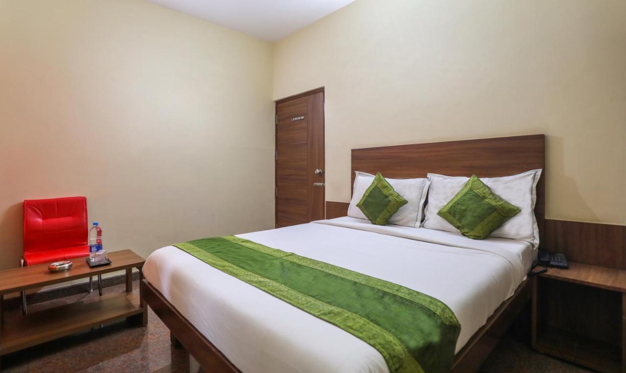 Treebo Trip Kapil Royalista Hotel Ludhiana Bagian luar foto