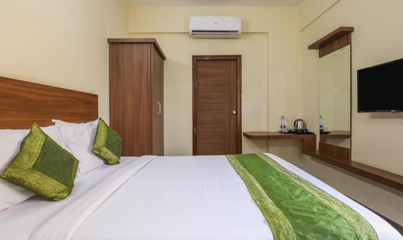 Treebo Trip Kapil Royalista Hotel Ludhiana Bagian luar foto