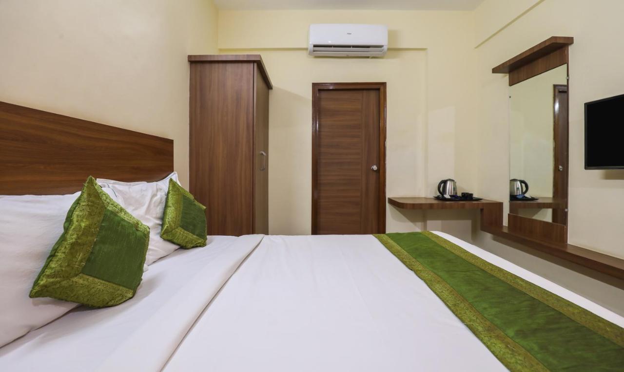 Treebo Trip Kapil Royalista Hotel Ludhiana Bagian luar foto