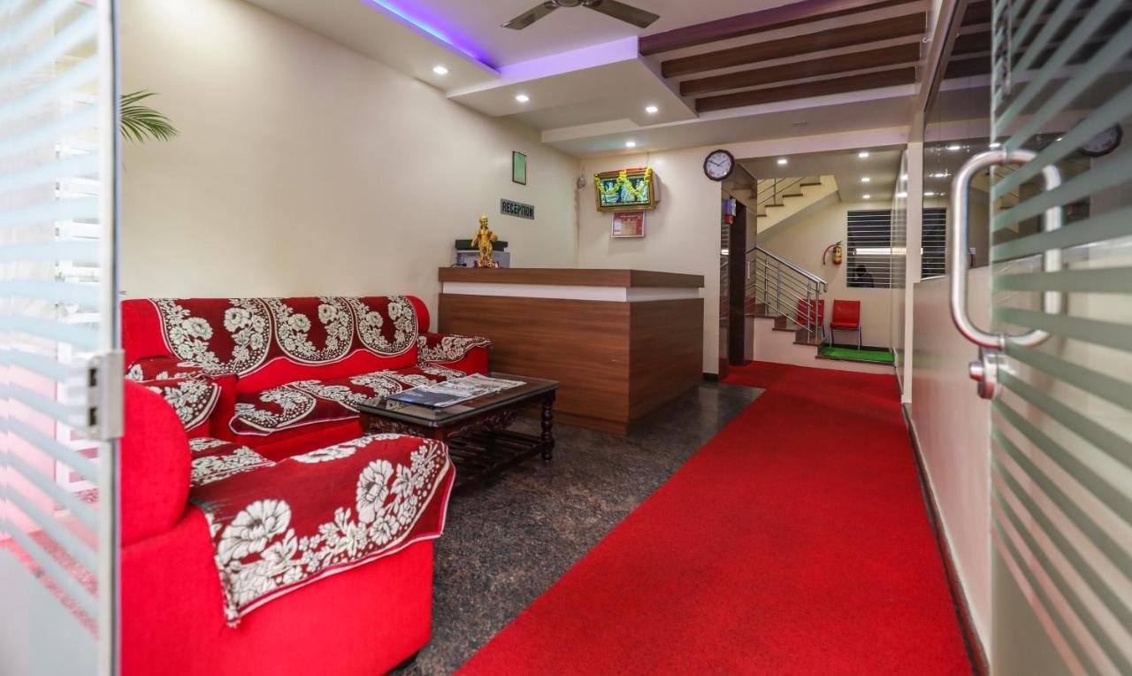 Treebo Trip Kapil Royalista Hotel Ludhiana Bagian luar foto